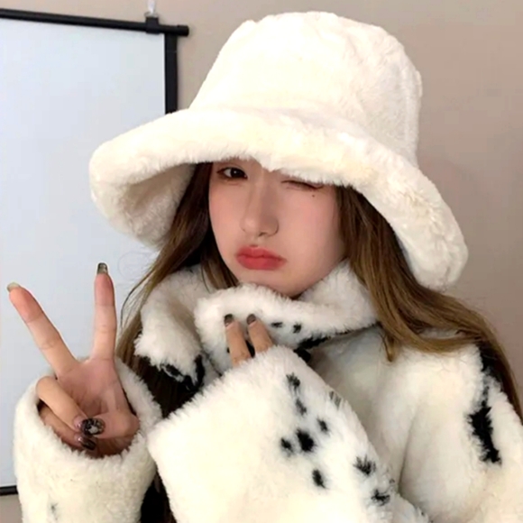 Gorgeous Big Plush High Fashion Floppy Faux Fur Hat Fall Winter Hat - Picture 2 of 7
